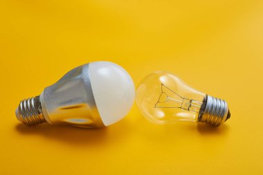 minimalist duvar kağıdı, ampuller ile kompozisyon