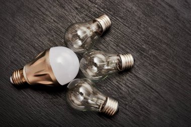 minimalist duvar kağıdı, ampuller ile kompozisyon