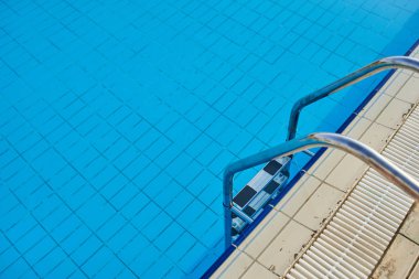 Mavi açık su Yüzme Havuzu