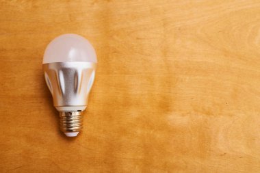 minimalist duvar kağıdı, ampul ve kopya alanı