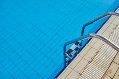 Mavi açık su Yüzme Havuzu