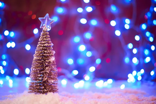 Close Van Kerstboom Die Versierd Met Mooie Ster — Stockfoto
