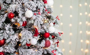 Festival süsleri, Yılbaşı tatil arka plan ile güzel Noel ağacı