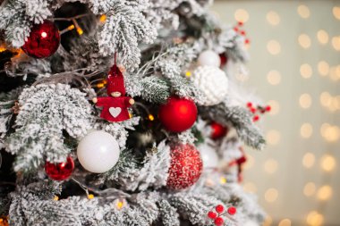 Festival süsleri, Yılbaşı tatil arka plan ile güzel Noel ağacı