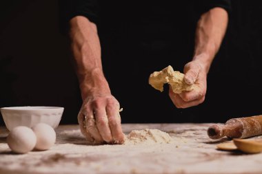 kısmi mutfak hamur yoğurma adam görünümünü