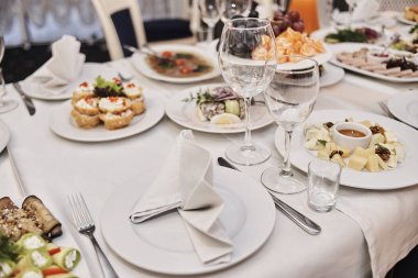 kutlama partisi için sunulan tablo seçici odak