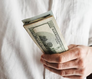 doz Amerikan dolar banknontes ile işadamı kırpılmış 