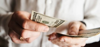 doz Amerikan dolar banknontes ile işadamı kırpılmış 