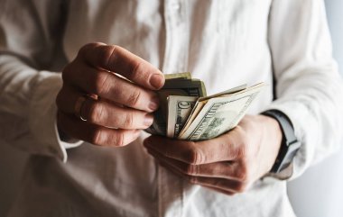 doz Amerikan dolar banknontes ile işadamı kırpılmış 