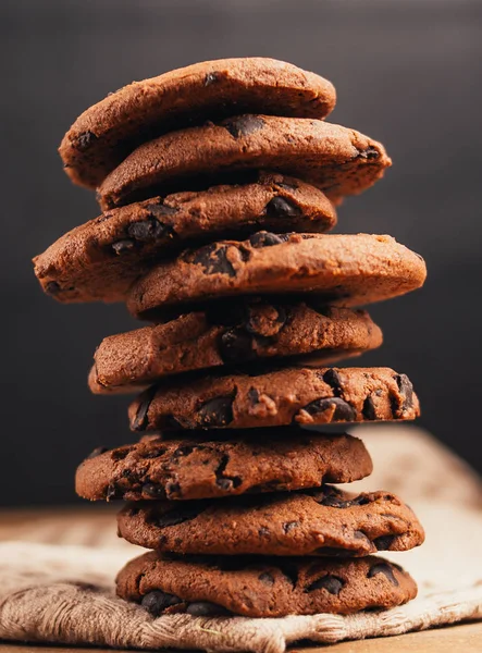 Вкусное Домашнее Печенье Шоколадными Кусочками Деревянном Столе — стоковое фото