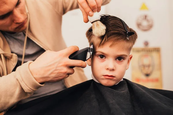 Cropped Image Barber Making Haircut Little Boy Salon — Stock Photo, Image