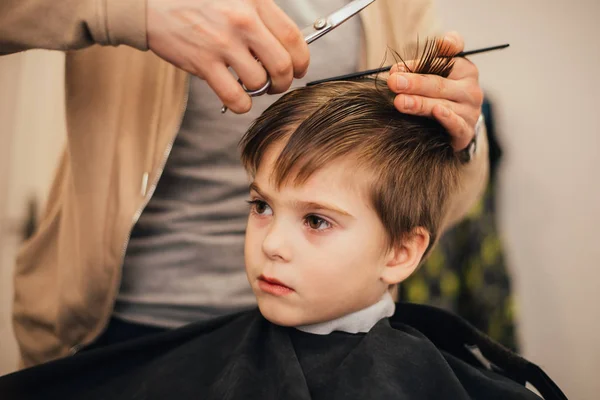 Cropped Image Barber Making Haircut Little Boy Salon — Stock Photo, Image