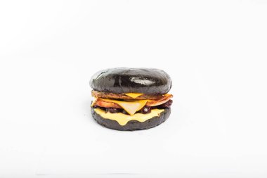 Beyaz arka plan üzerinde izole lezzetli ev yapımı hamburger stüdyo çekim 