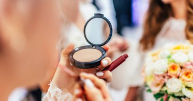 Gelinin yapmak yapıyor kısmi görünümü 