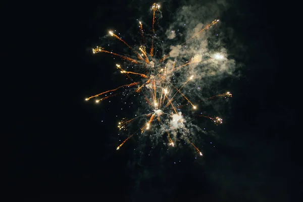 Nachtelijke Hemel Met Feestelijk Vuurwerk — Stockfoto