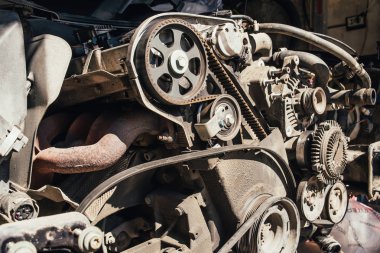 Araç motoru arka planının seçici odağı