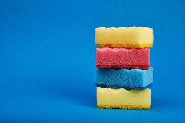 Yıkama süngeri yığını stüdyo çekim 