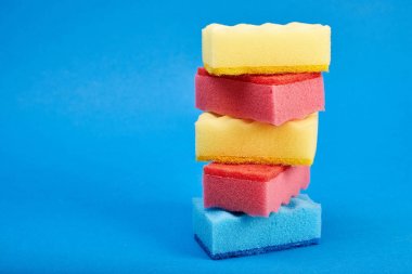 Yıkama süngeri yığını stüdyo çekim 