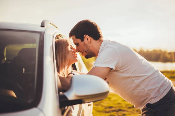 Beautiful Young Couple Kissing Car Window Trip — Stock Photo, Image