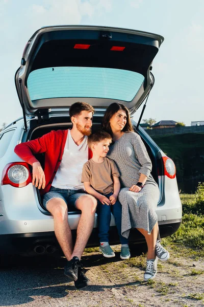 Beautiful Young Family Sitting Car Trunk Nature — Stock Photo, Image