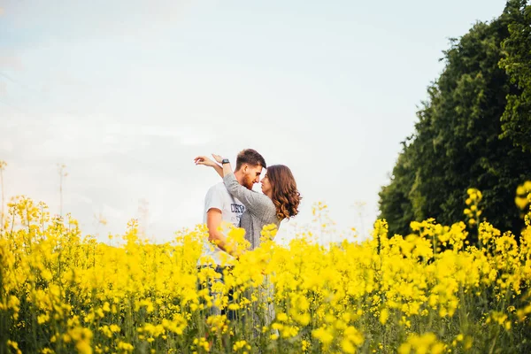 Beautiful Young Couple Spending Time Nature — Stock Photo, Image