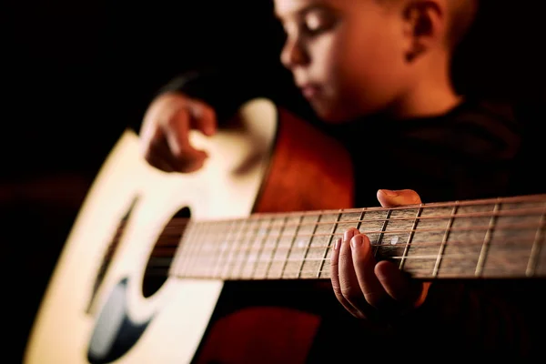 Portrait Adorable Kid Playing Guitar Black — Stock Photo, Image
