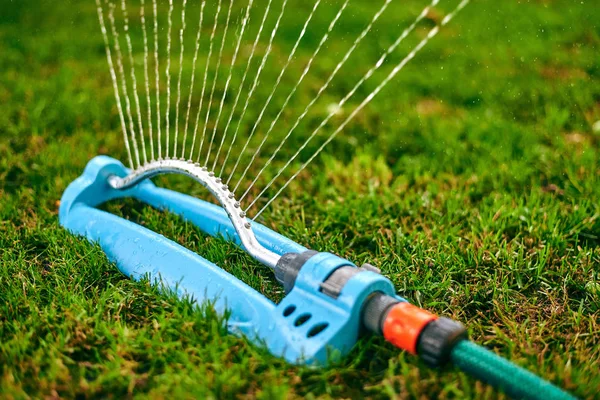 Close Automatic System Water Splinker Pouring Green Lawn Garden — Stock Photo, Image