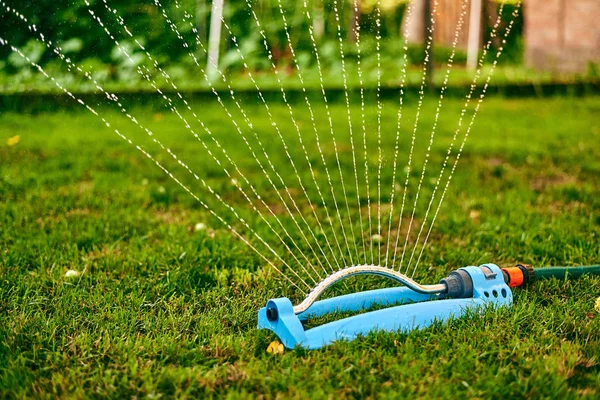 Close Automatic System Water Splinker Pouring Green Lawn Garden — Stock Photo, Image