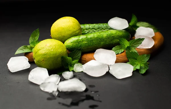 Ingrediënten Voor Detox Cocktail Met Komkommer Limoen Mint — Stockfoto
