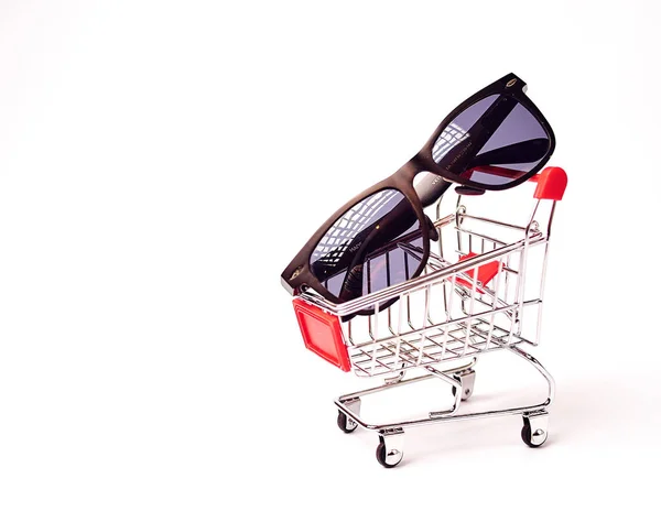 Carrito Compras Con Gafas Sol — Foto de Stock