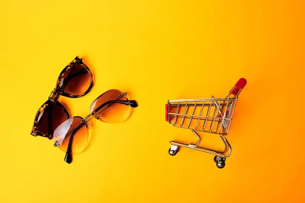 Shopping Trolley Sunglasses — Stock Photo, Image