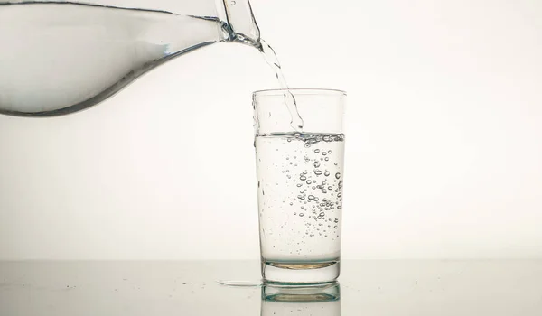 Närbild Hälla Renas Färskt Dricka Vatten Glaset Närbild — Stockfoto