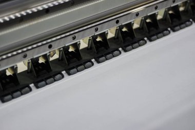 Geniş biçimli mürekkep püskürtmeli yazıcı
