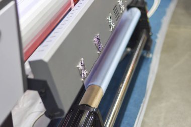 Geniş biçimli mürekkep püskürtmeli yazıcı