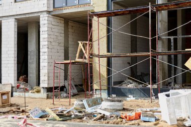 şehirde modern bina inşaatı