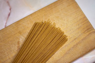 mutfakta ham sarı spagetti