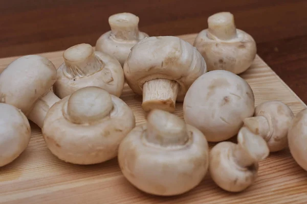 Champignons Sur Une Table Bois Macro Image — Photo