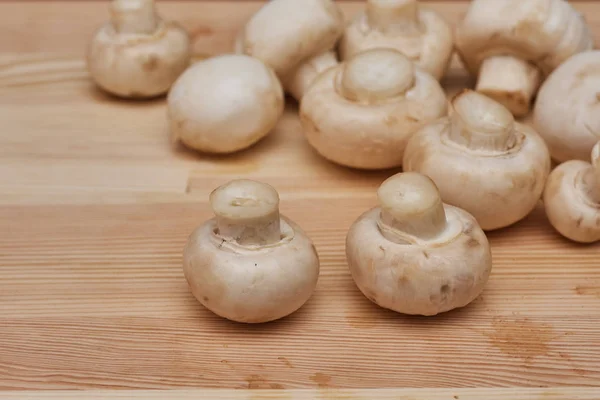 Champignons Sur Une Table Bois Macro Image — Photo