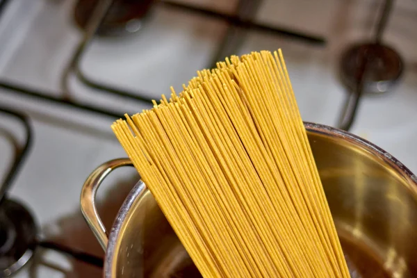 Espaguetis Amarillos Crudos Cocina —  Fotos de Stock
