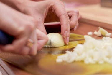 Şef soğan doğrama, yakın