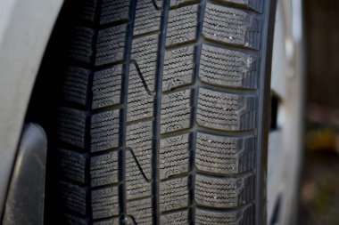 Kış lastiği. Araba lastiği detayı.