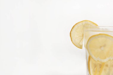 bir bardak kokteyl veya limonata