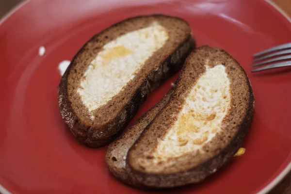 Brood Schijfjes Bakken Met Eieren — Stockfoto