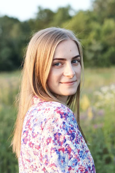 Parktaki güzel kız.