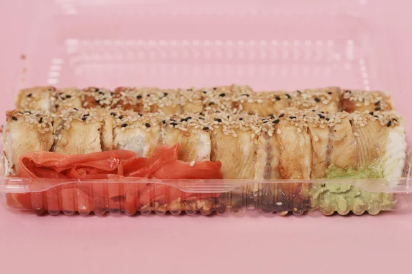 Japán Sushi Tekercs Rózsaszín Háttér — Stock Fotó