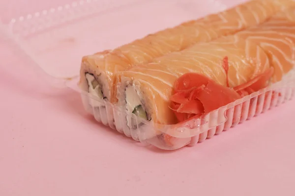 Sushi Giapponese Rotoli Sfondo Rosa — Foto Stock