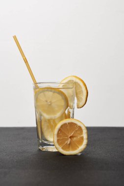 bardak limonata bardağı taşıran damla ile
