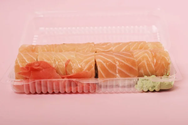 Sushi Japonés Rollos Sobre Fondo Rosa —  Fotos de Stock