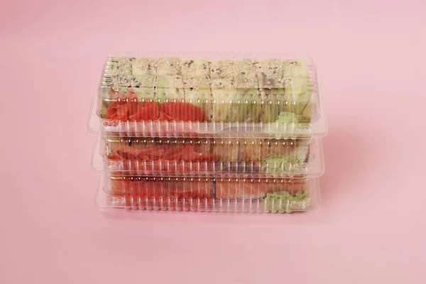 Sushi Japonês Rolos Fundo Rosa — Fotografia de Stock
