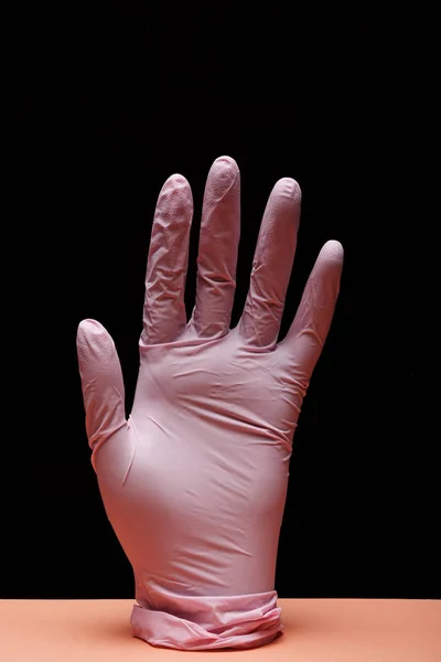 Közeli Kép Rózsaszín Orvosi Kesztyű Fekete Háttér — Stock Fotó